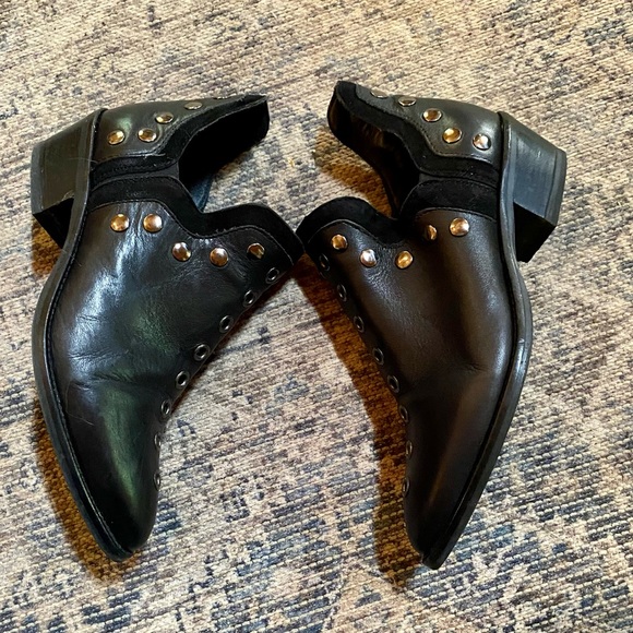 ✨Leather Grommet Shootie made in Spain size 38/7.5✨ - Picture 4 of 8